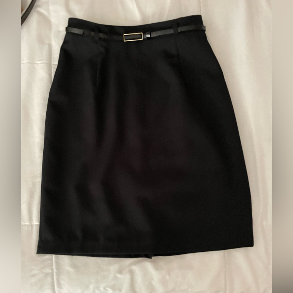 T R Bentley size 6 Petite black lined skirt